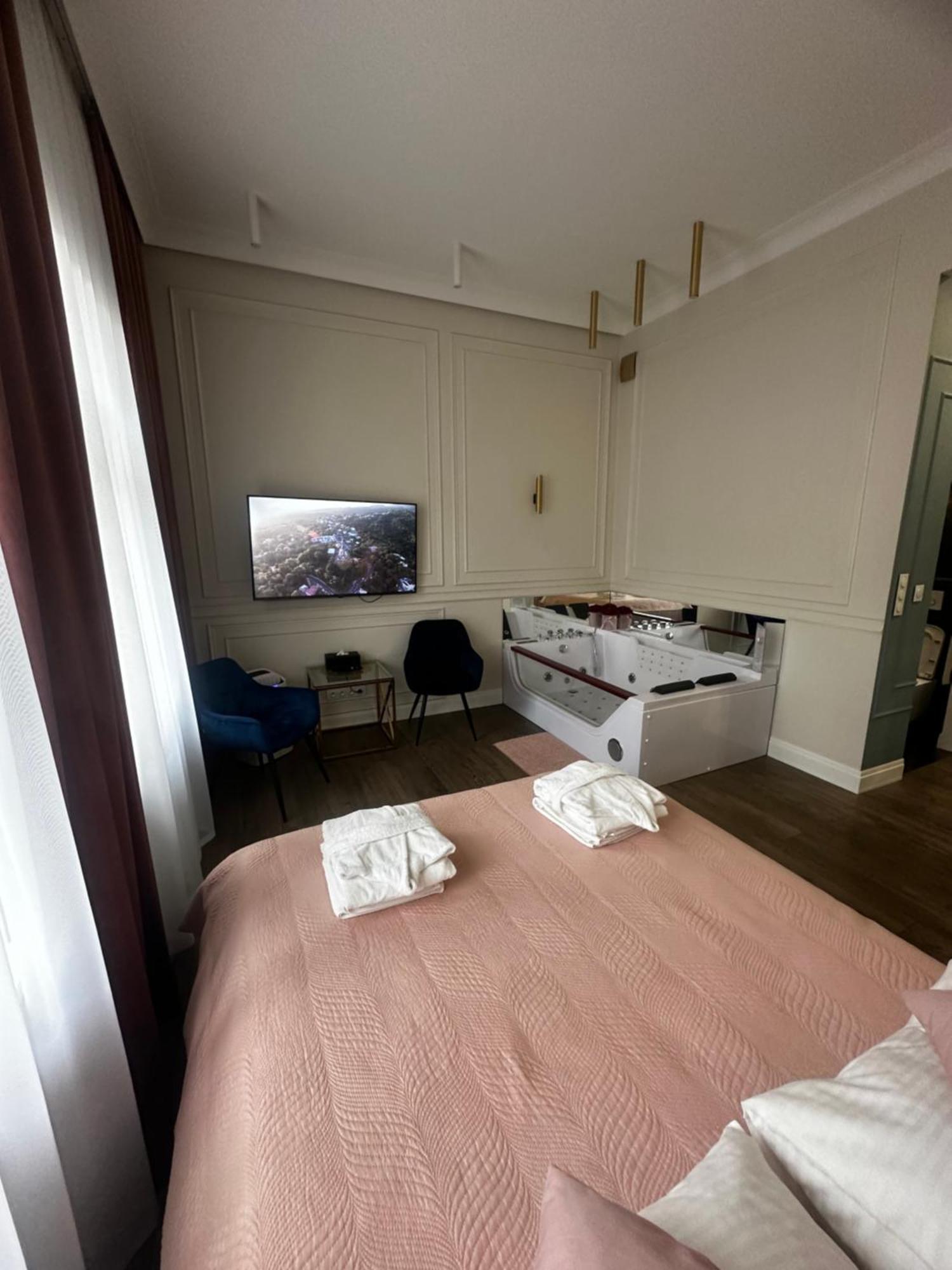 Apartament Glamour Prywatne Jacuzzi Starowislna Krasków Εξωτερικό φωτογραφία